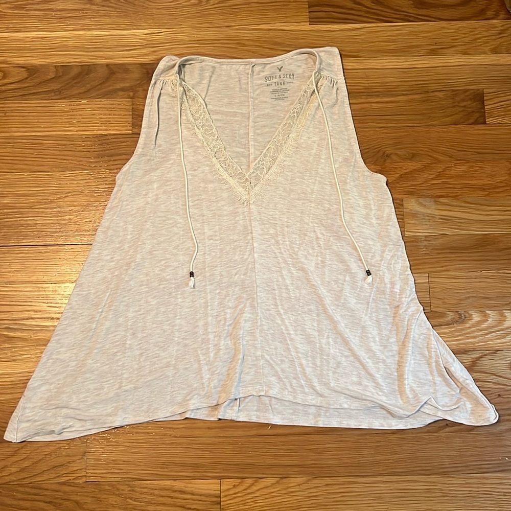 American Eagle cream Lace Trim V Neck‎ Tank small